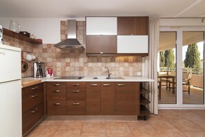 Apartment, Multiple Beds | Private kitchen | Stovetop, cookware/dishes/utensils - Apartments Levan Ceja (Medulin)