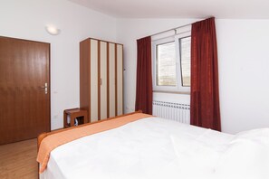 Cots/infant beds, free WiFi, bed sheets - Apartments Levan Ceja (Medulin)