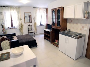 Apartamento | Wi-Fi de cortesia, roupa de cama