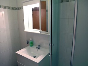 Apartment, 1 Double Bed | Bathroom | Shower