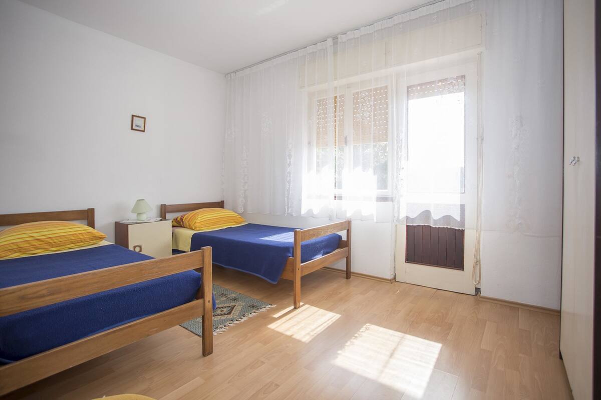 Apartment, Multiple Beds