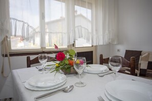 Apartment, Multiple Beds | Private kitchen