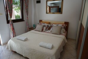 Apartment, 1 Double Bed with Sofa bed | 1 bedroom, individually furnished, desk, free WiFi - Apartments Biserka (Pula)