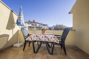 Appartamento, letti multipli | Balcone