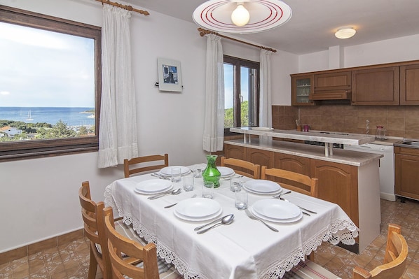 Apartment, Multiple Beds | Private kitchen