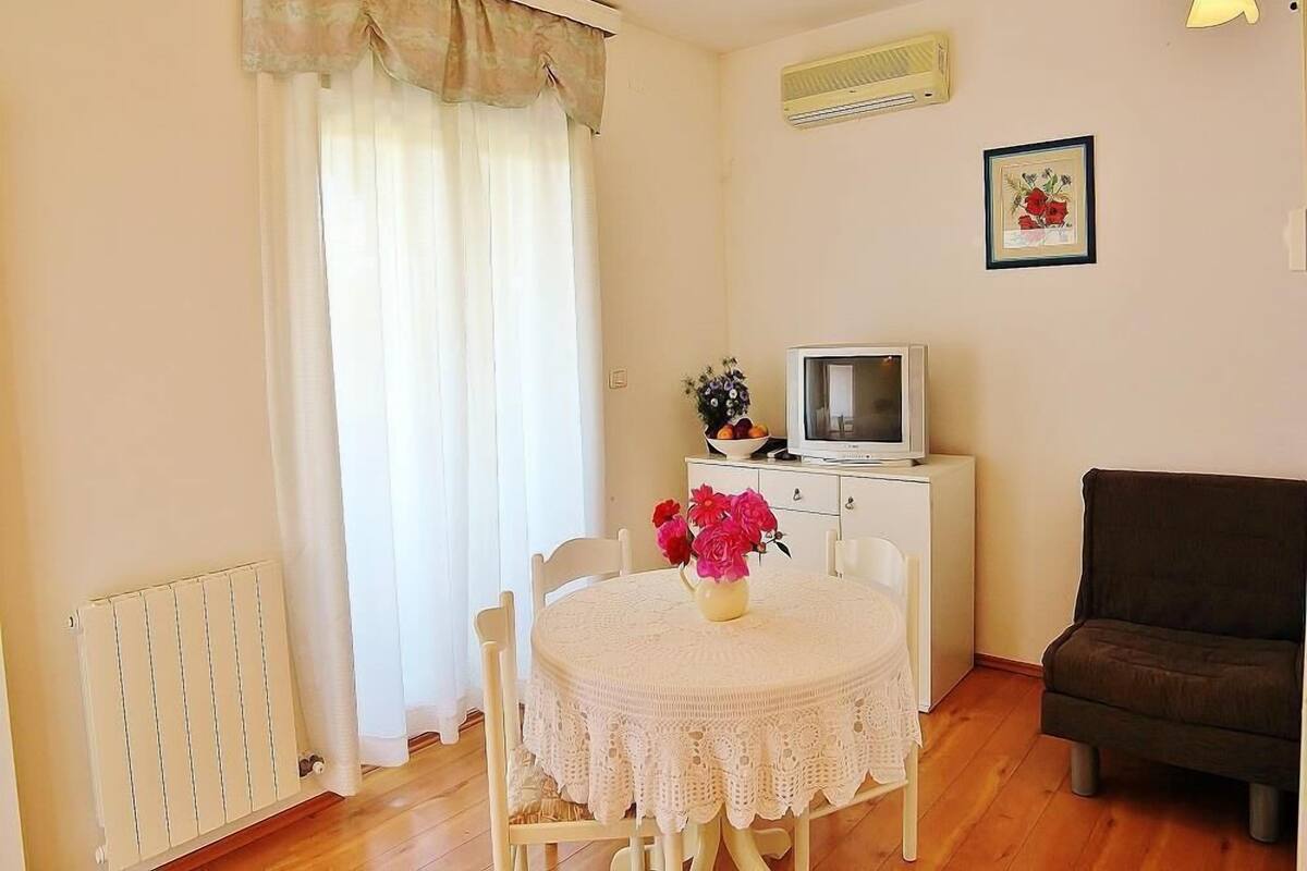 公寓, 1 张双人床 | 客厅 | 65-厘米电视(配备卫星频道)