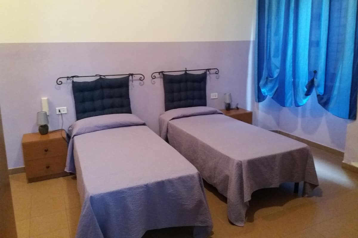 Basic Double or Twin Room (2) | 1 bedroom, desk, blackout drapes, free cribs/infant beds