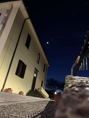 Front of property – evening/night - Ostello Ortensi (Farnese)