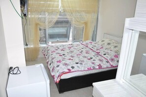 Chambre double | Literie de qualité, espace de travail pour ordinateurs portables