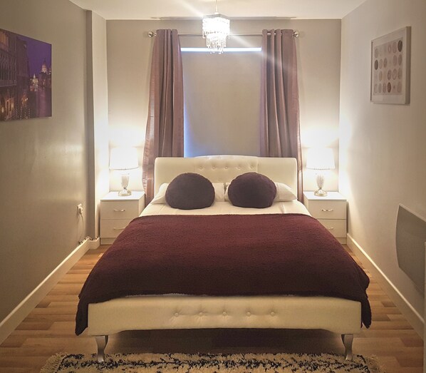 2 bedrooms, individually decorated, individually furnished - Spacious Bright and Modern Living (Northampton)