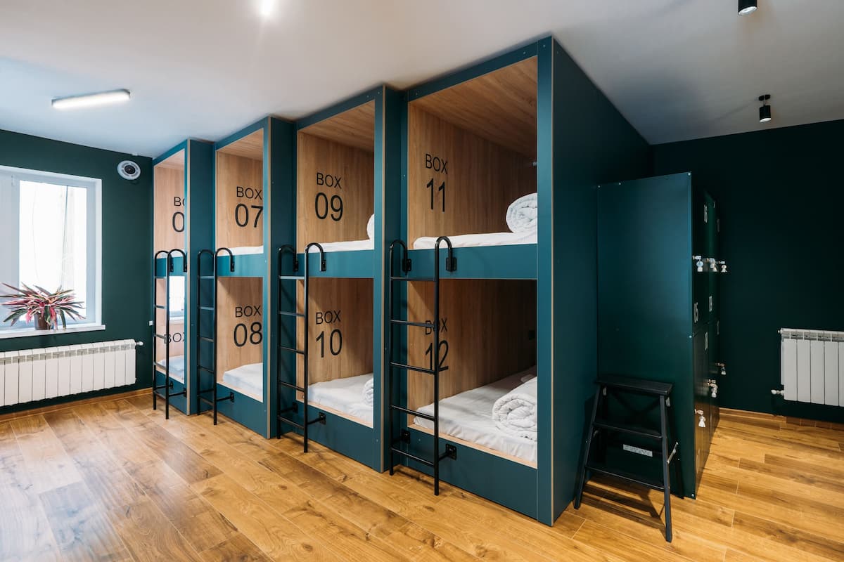 Slaapzaal (12 beds) | Individueel gemeubileerd, geluiddichte muren, gratis wifi, beddengoed