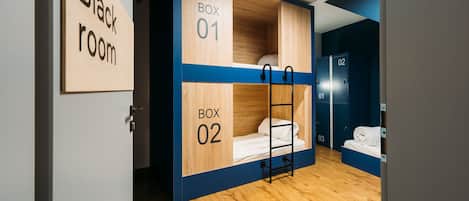 Habitación triple (3 beds) | Muebles diferentes, insonorización, wifi gratis y ropa de cama
