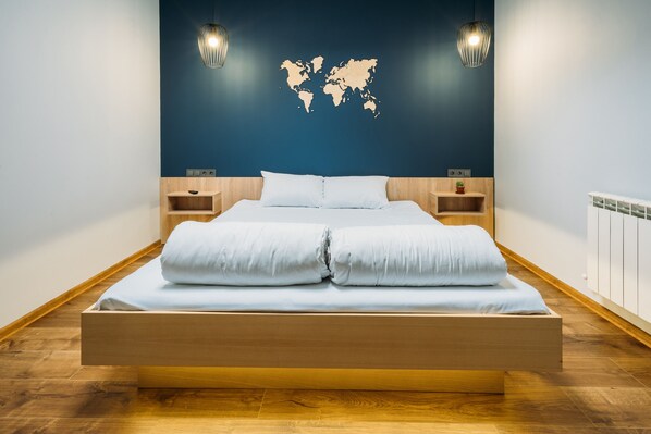 Standard-Doppelzimmer, Gemeinschaftsbad | Individuell eingerichtet, schallisolierte Zimmer, kostenloses WLAN