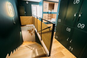 Dormitori compartit (12 beds) | Mobiliari individual, habitacions insonoritzades i wifi gratuïta