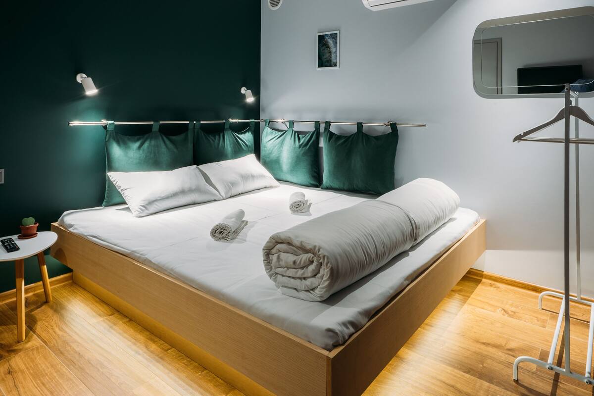 Quarto casal standard, banheiro compartilhado | Quartos à prova de som, Wi-Fi de cortesia, individualmente mobiliados