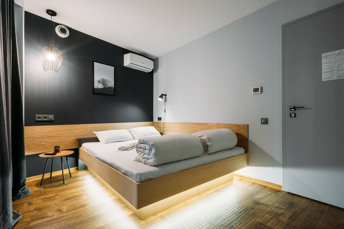 Quarto casal standard, banheiro compartilhado | Quartos à prova de som, Wi-Fi de cortesia, individualmente mobiliados