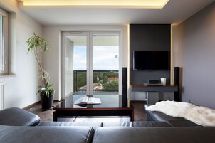 Comfort Apartment | Soundproofing, iron/ironing board, cribs/infant beds, free WiFi