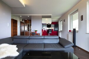 Comfort Apartment | Soundproofing, iron/ironing board, cribs/infant beds, free WiFi
