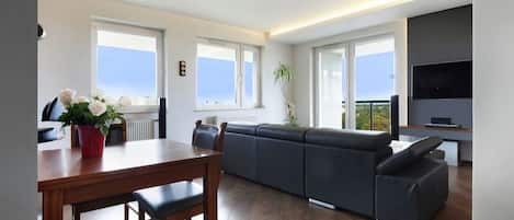 Apartament Comfort | Habitacions insonoritzades, planxa i posts de planxar i bressols