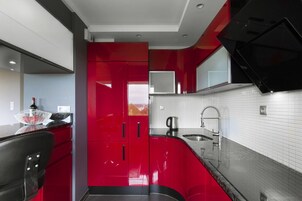 Comfort Apartment | Soundproofing, iron/ironing board, cribs/infant beds, free WiFi