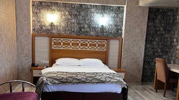 スタンダード ダブルルーム ダブルベッド 1 台 | アイロン / アイロン台、WiFi (無料)、ベッドシーツ