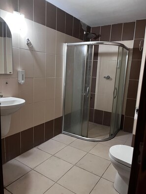 Family Double or Twin Room | Bathroom | Shower, slippers, towels