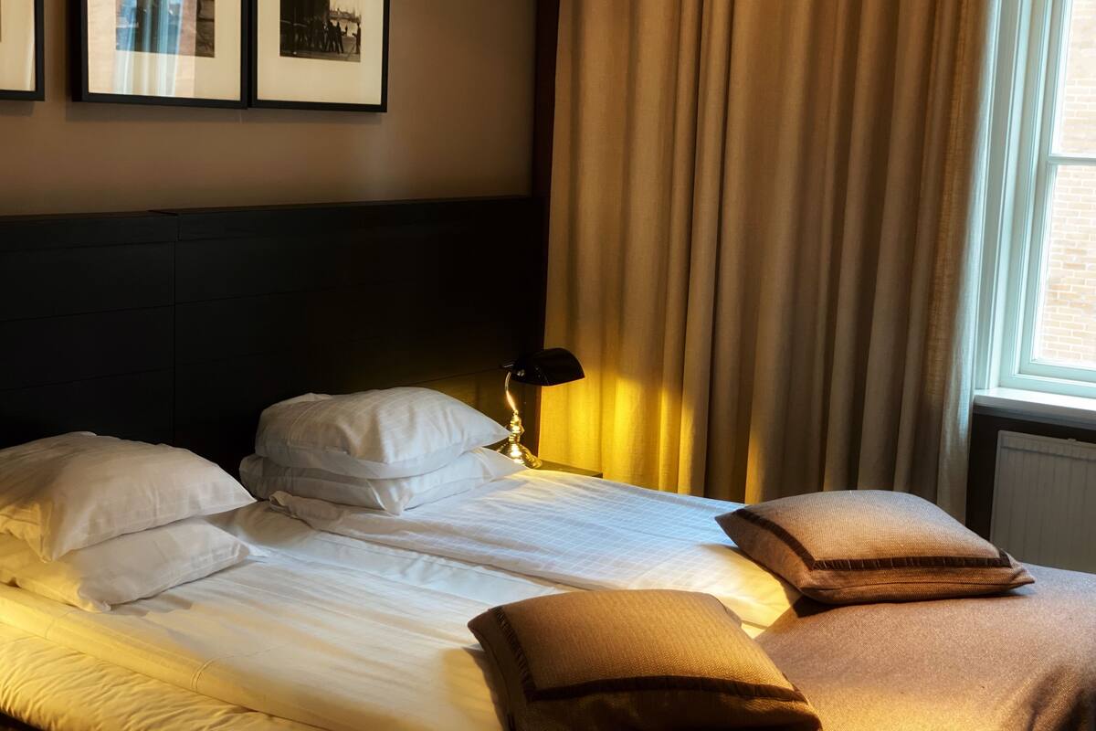 In-room safe, desk, laptop workspace, soundproofing