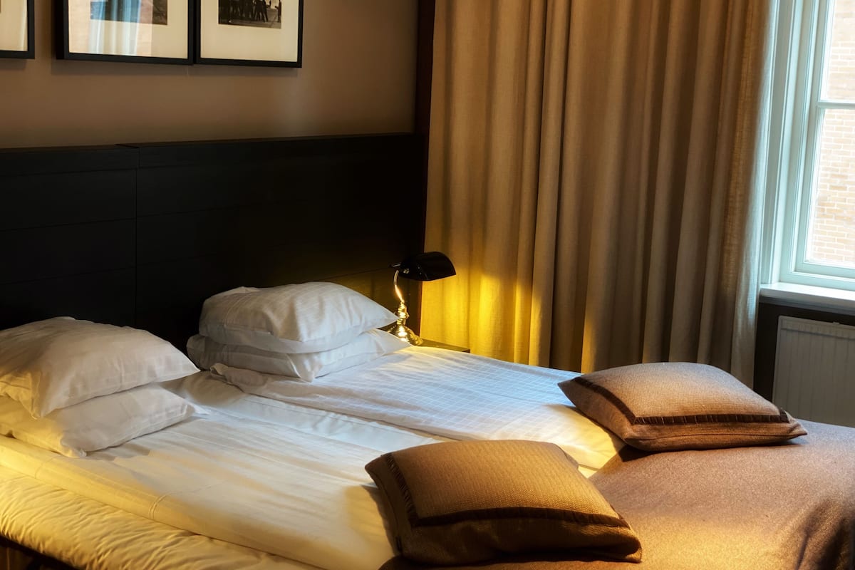 Standard Twin Room | 1 bedroom, in-room safe, desk, laptop workspace