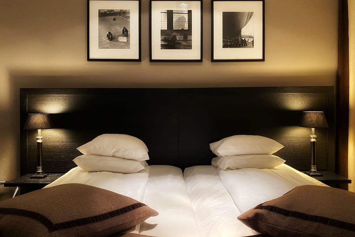 Twin Room | 1 bedroom, in-room safe, desk, laptop workspace
