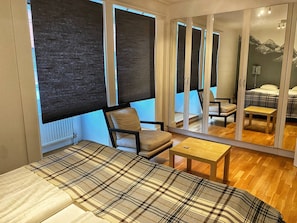 City Apartment | 1 bedroom, in-room safe, desk, laptop workspace