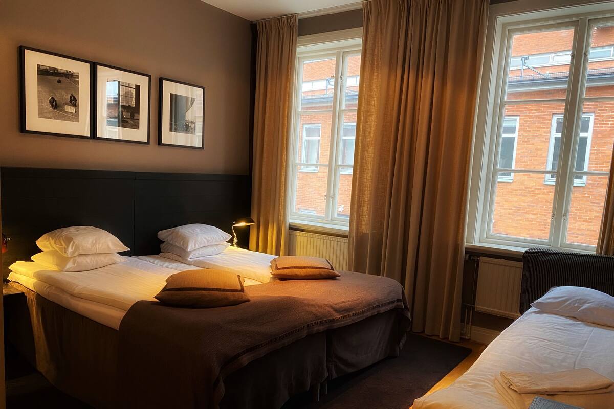 In-room safe, desk, laptop workspace, soundproofing