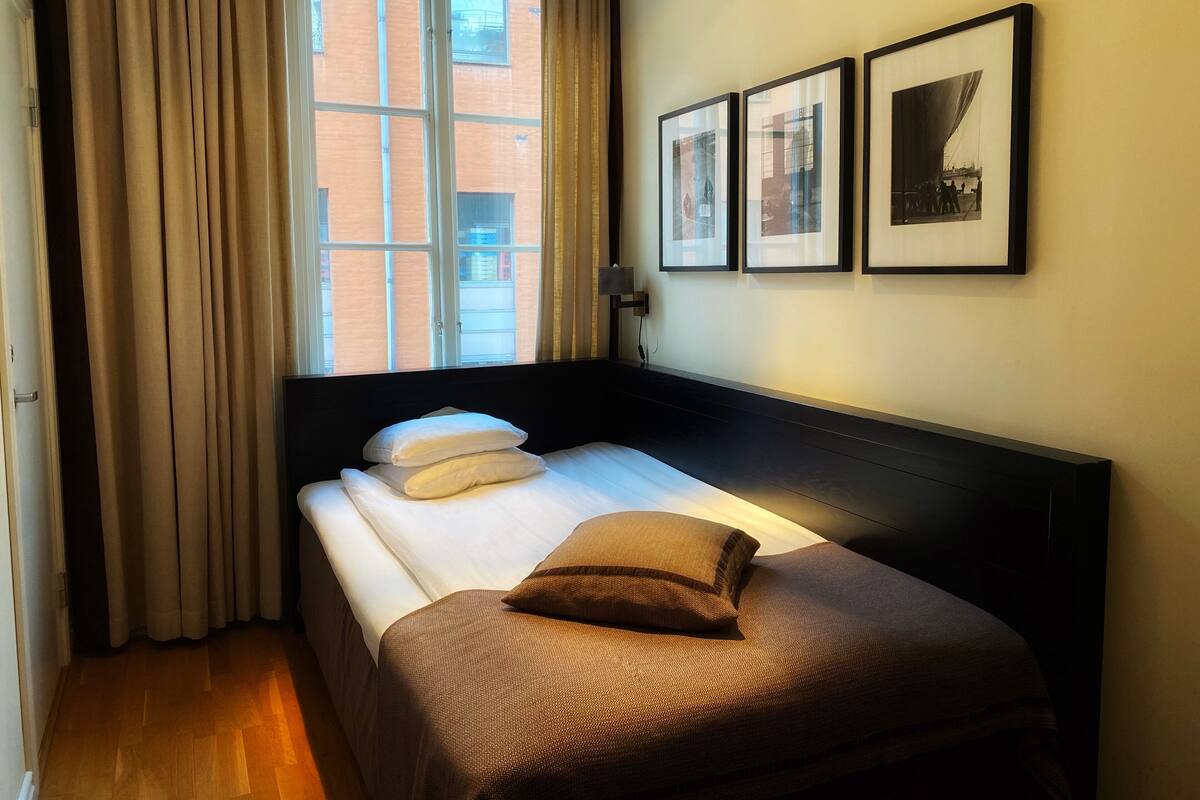 In-room safe, desk, laptop workspace, soundproofing