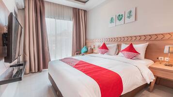 Escritorio, wifi gratis, ropa de cama