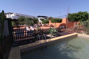 Außenpool, Liegestühle