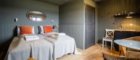 Studio | Blackout curtains, free WiFi, bed sheets