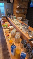 Daily continental breakfast (EUR 14 per person)