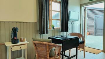 Tomannsrom, privat bad | Kaffe og/eller kaffemaskin