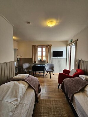 Family Room, Private Bathroom | Blackout drapes, cribs/infant beds, rollaway beds, free WiFi - Riverfront Lodge (Rangárþing ytra)