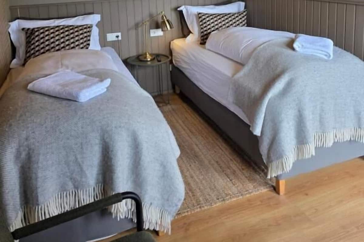 Verdunkelungsvorhänge, Babybetten, Zustellbetten, kostenloses WLAN