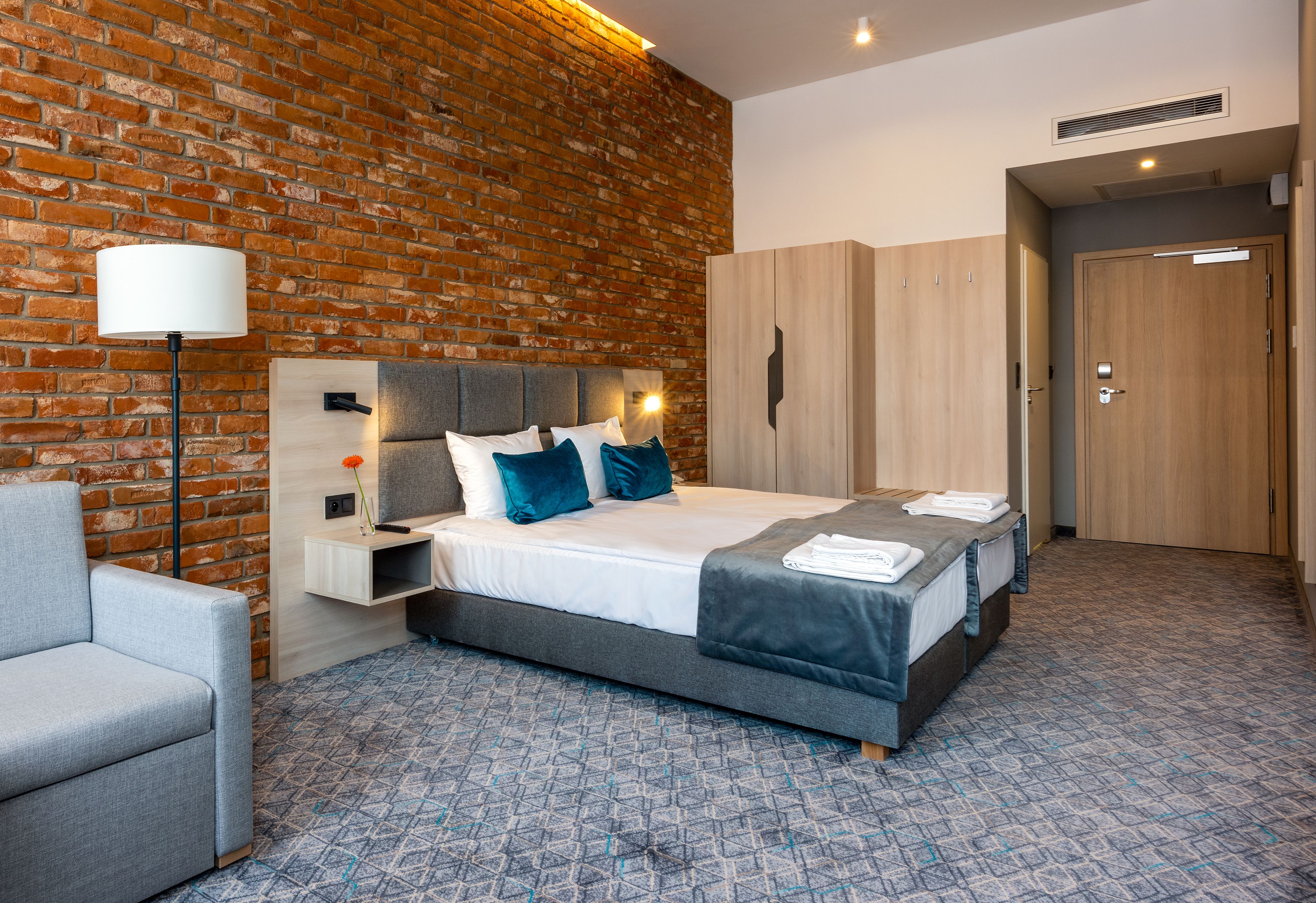 superior double room, 2 single beds (4*) | desk, laptop workspace, blackout curtains, soundproofing