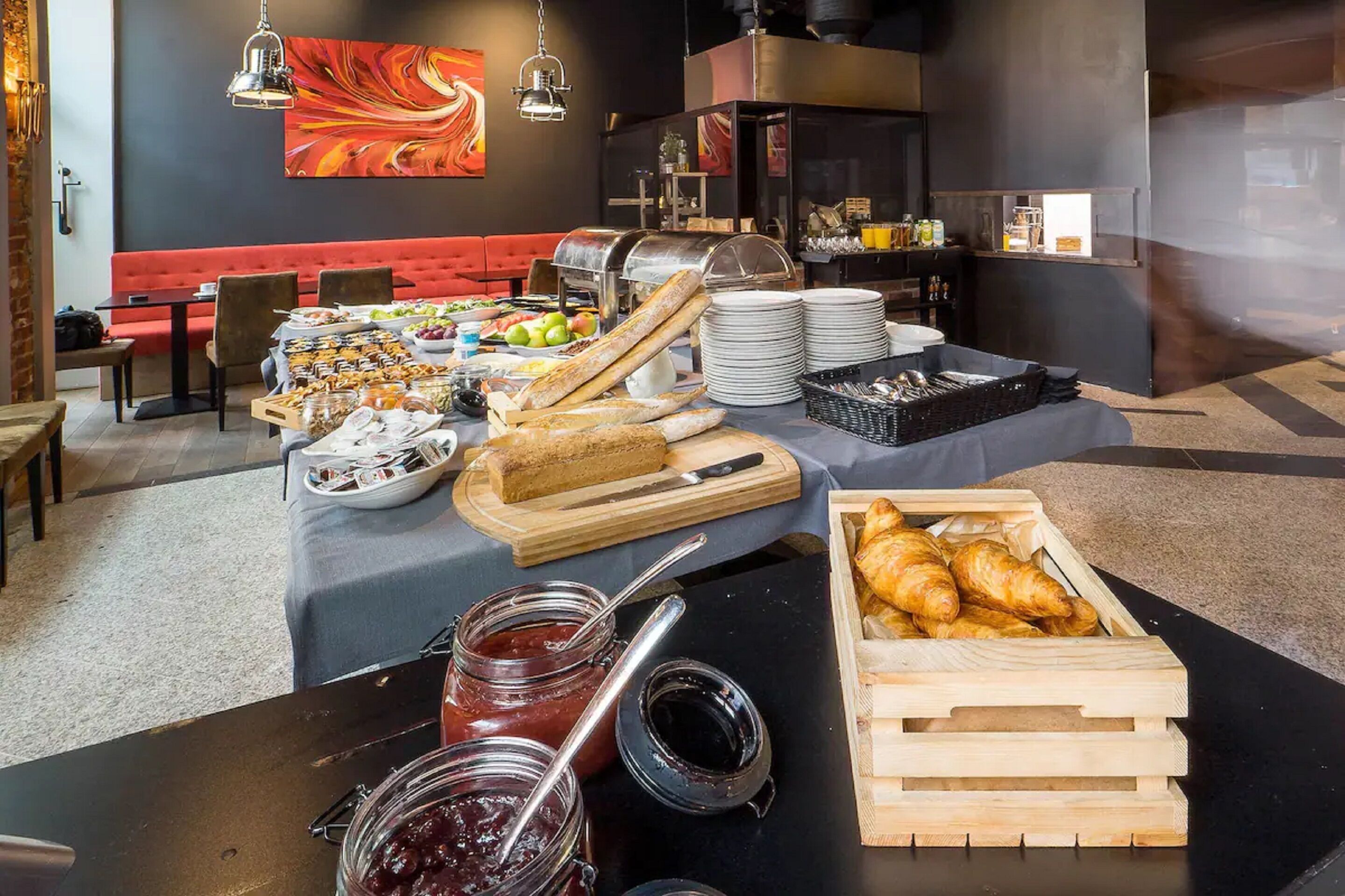 daily buffet breakfast (pln 75 per person)