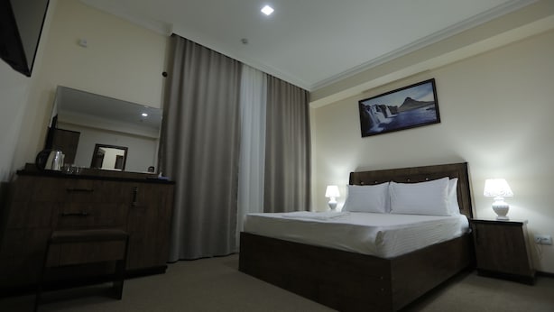 Deluxe Double Room, 1 Queen Bed | Living room - Ayvon Express Hotel (Tashkent)