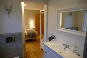 Cabin, 4 Bedrooms | Bathroom