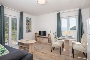 Apartment, Vineyard View (Green) | Living area | 82-cm LED TV with satellite channels, TV - Villa Liberty (Konavle)