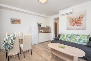 Apartment, Vineyard View (Green) | Living area | 82-cm LED TV with satellite channels, TV - Villa Liberty (Konavle)