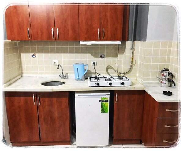 Comfort-Apartment, Stadtblick | Eigene Kochnische | Kühlschrank, Herdplatte, Wasserkocher, Kochgeschirr/Geschirr/Besteck