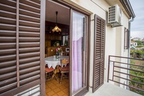 Appartamento, letti multipli | Balcone