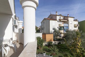 Apartment, 2 Doppelbetten | Blick vom Balkon