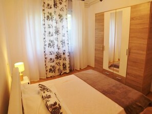 Appartement, plusieurs lits | Ameublement personnalisé, bureau, Wi-Fi gratuit, draps fournis