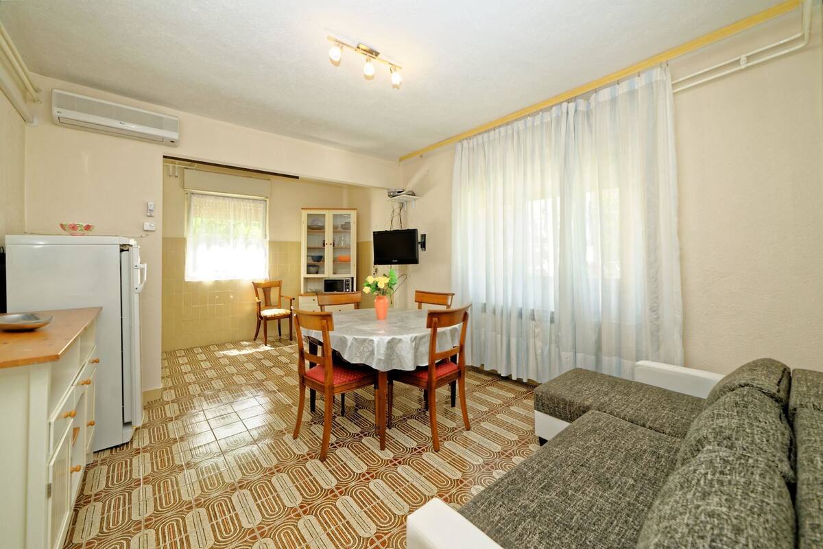 Apartment, Multiple Beds | Living room